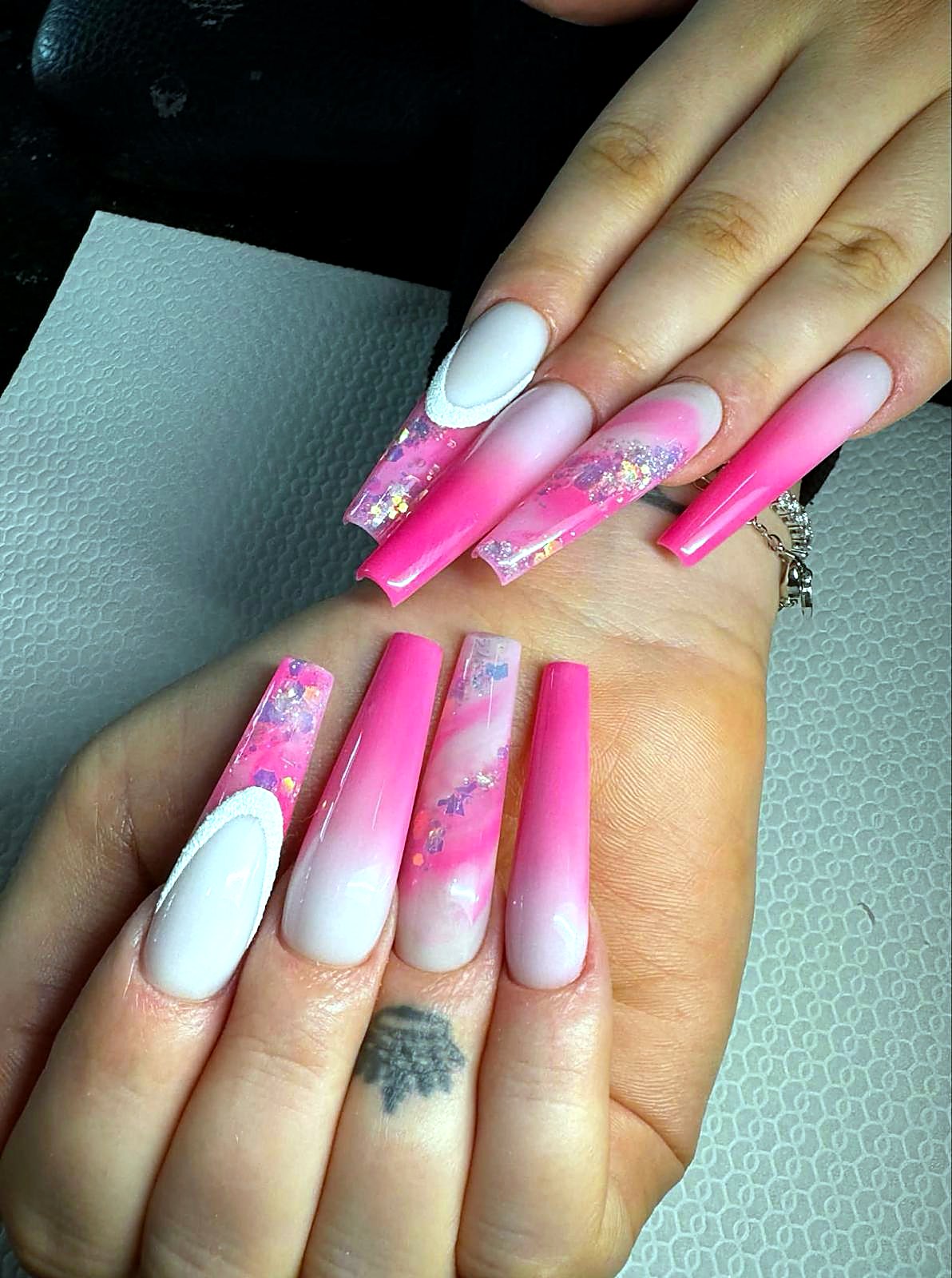 Nageldesign mit Muster