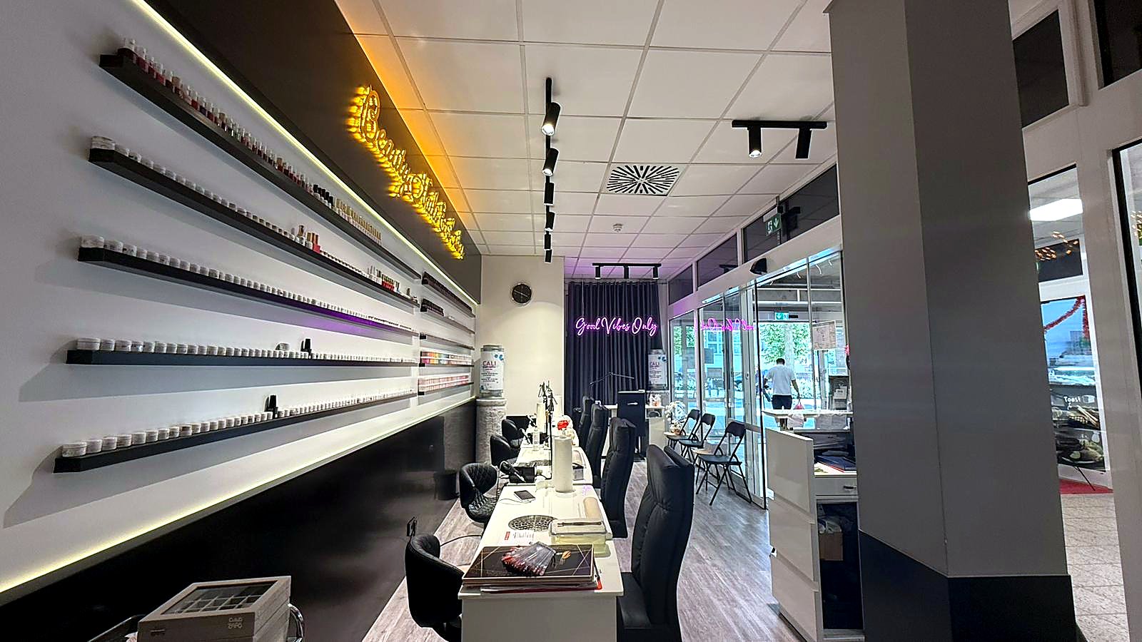 Beauty Nails & Lashes Interior